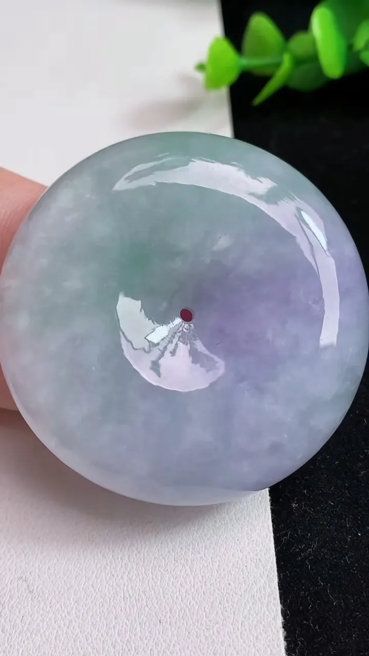 天然A货翡翠春带彩 紫罗兰平安扣吊坠，尺寸51-13，重量:73.85g
5月17日