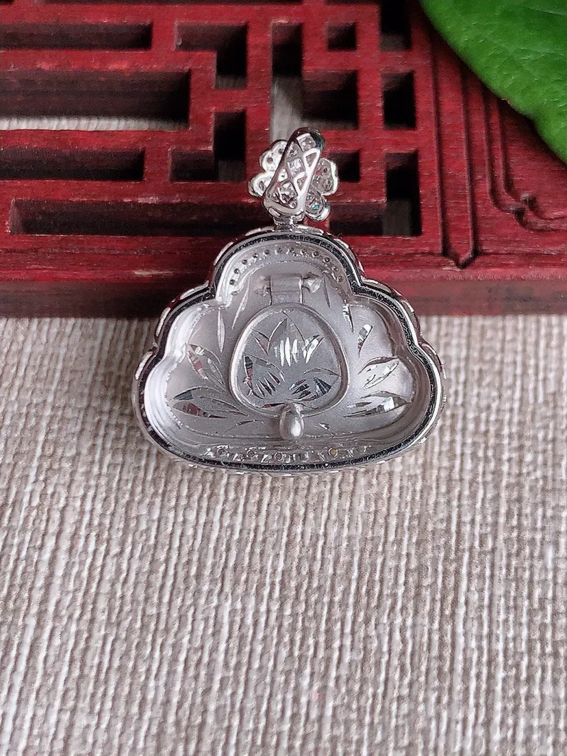 天然A货翡翠18K金伴满绿佛公吊坠尺寸24.6×21.7×7裸石13×18.3m量4.30g 051