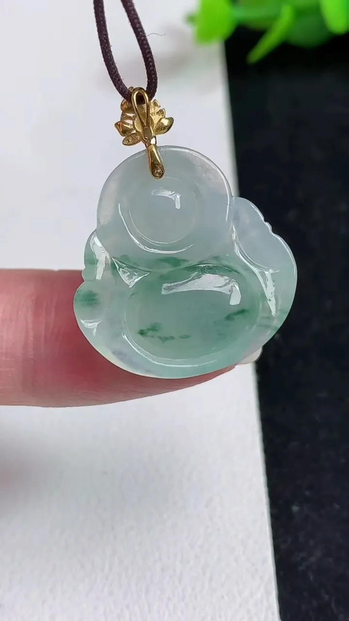 天然A货翡翠飘花佛公吊坠，尺寸22.5-22.3-5.4，重量:4.21g
5月17日