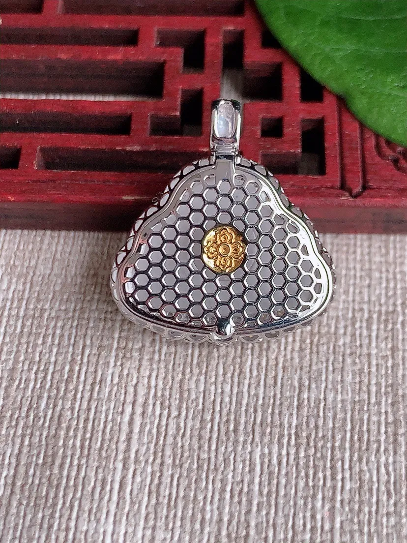 天然A货翡翠18K金伴黄翡佛公吊坠尺寸24.6×22.2×9裸石13.4×19m量4.77g 051