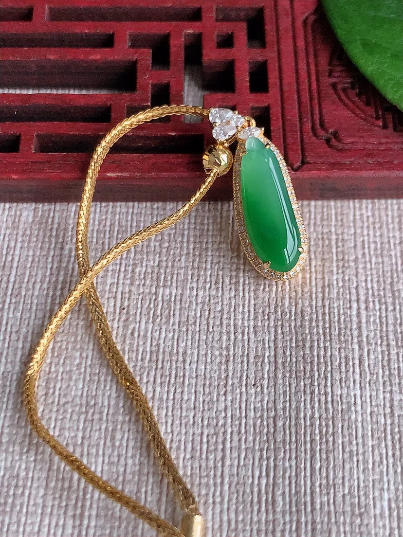 天然A货翡翠冰种18K金伴钻镶嵌满绿福瓜手链 尺寸16.7×5.7×5.6mm 重量2.54g 0516