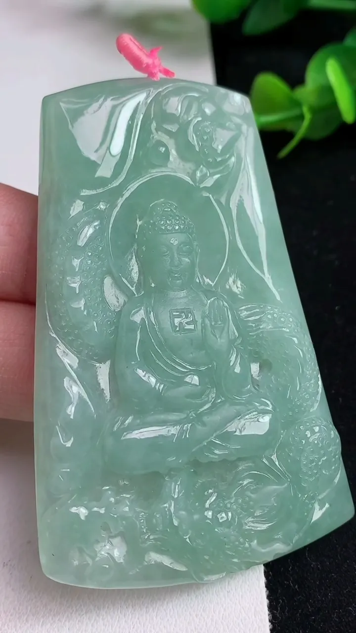 天然A货翡翠祥龙阿弥陀佛吊坠，尺寸72-46-6，重量:39.03g
5月17日