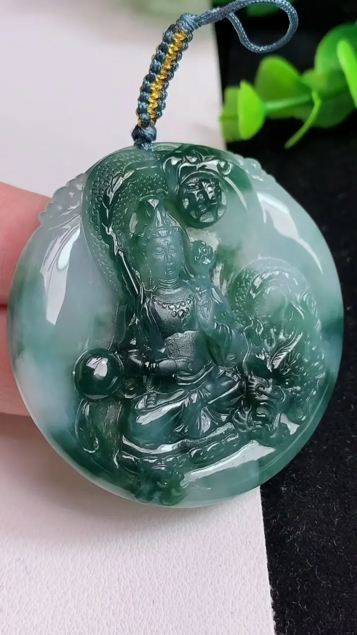 天然A货翡翠飘花祥龙虚空藏观音菩萨吊坠，尺寸52-5.7，重量:29.84g
5月17日