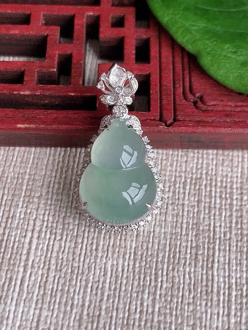 天然A货翡翠18K金伴晴水葫芦吊坠尺寸25.8×13.4×9.5裸石15.7×11m量2.72g 0516