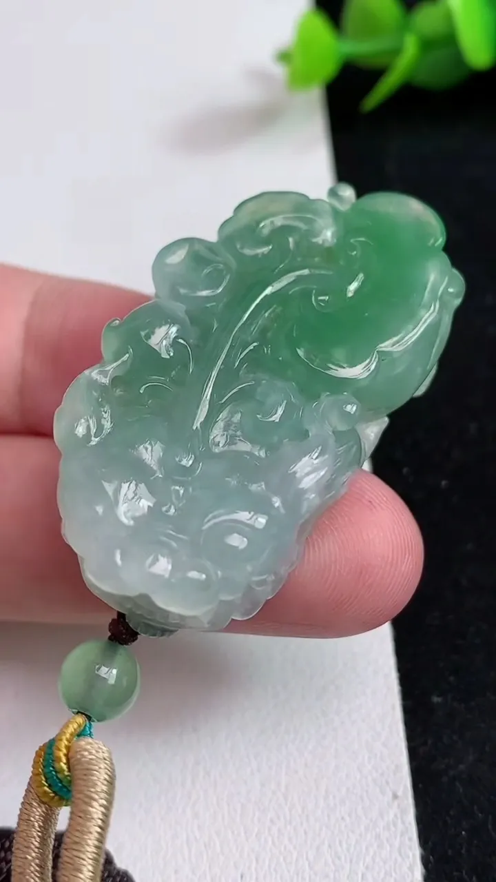 天然A货翡翠貔貅吊坠，尺寸42.8-24-11.8，重量:29.15g
5月17日