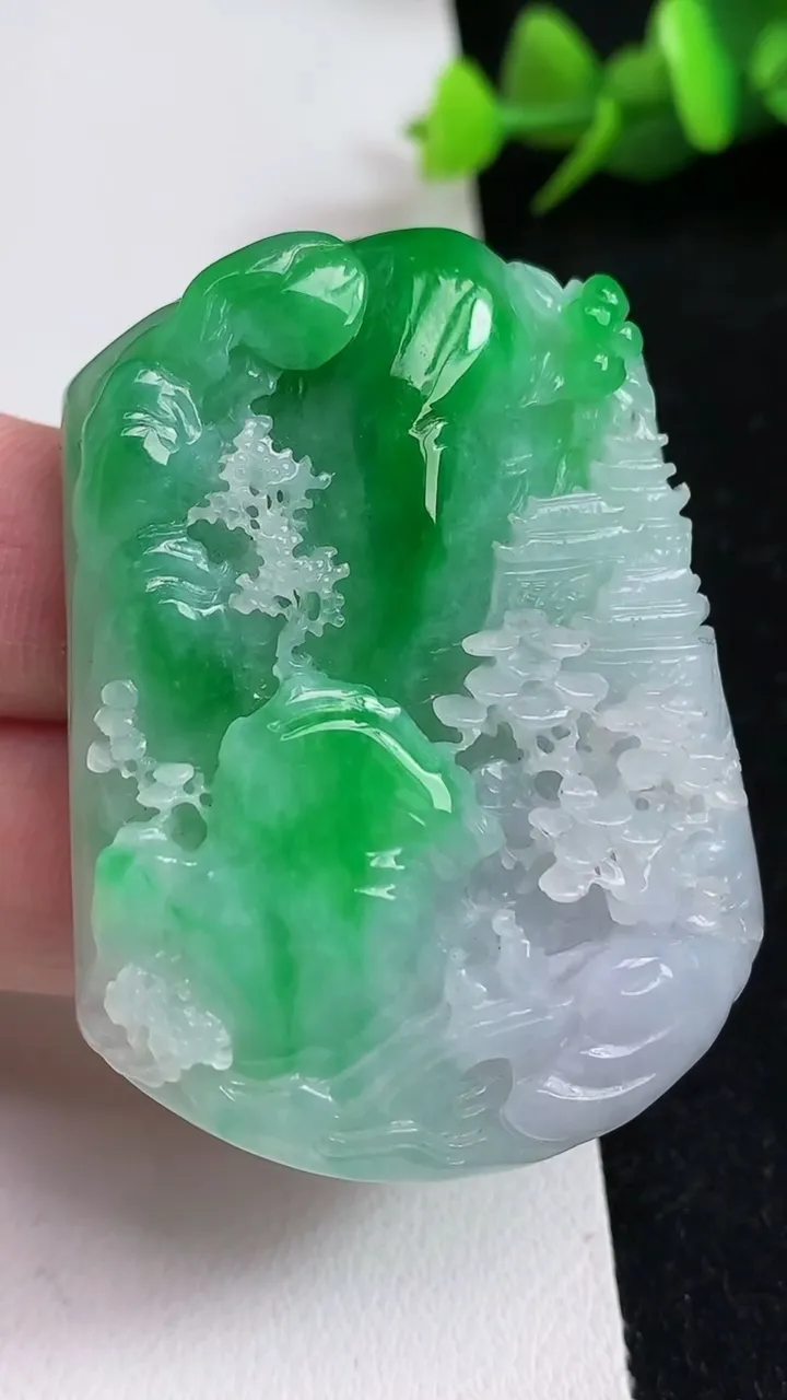 天然A货翡翠山水牌吊坠，尺寸50.3-38.2-10.2，重量:39.60g
5月17日