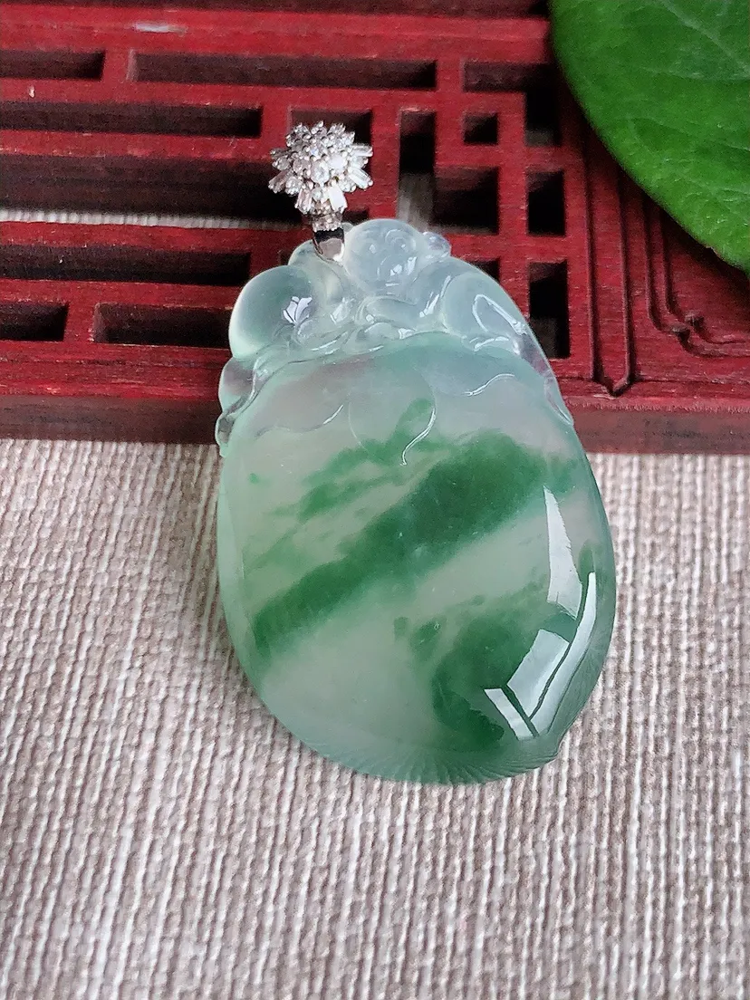 天然A货翡翠18K金伴飘花寿桃灵猴献寿吊坠 尺寸43×36×23.6×6m量10.32g 0516