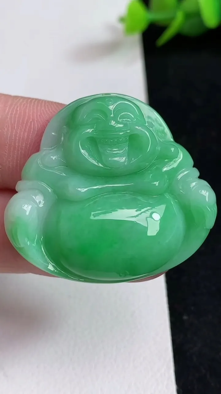 天然A货翡翠佛公吊坠，尺寸31-35-8，重量:13.50g
5月17日