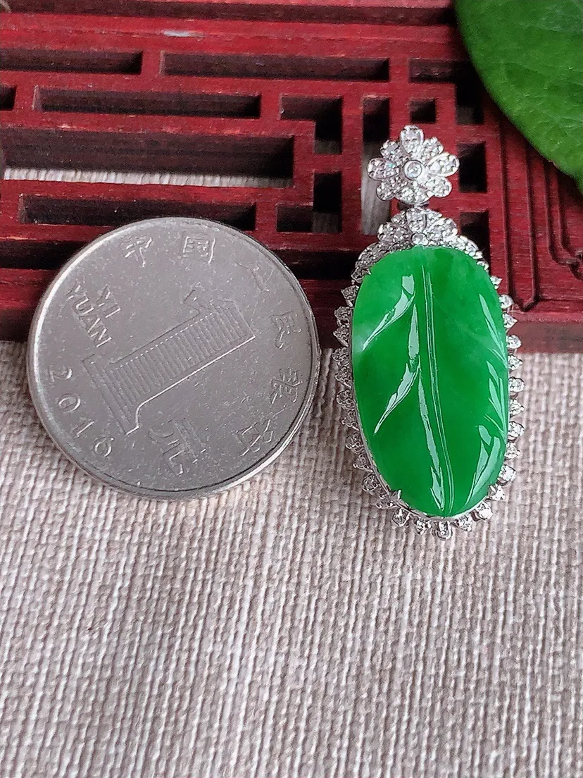 天然A货翡翠18K金伴阳绿叶子金枝玉叶吊坠尺寸34.5×15.3×9.4裸石22×12.5m量4.50g 0516