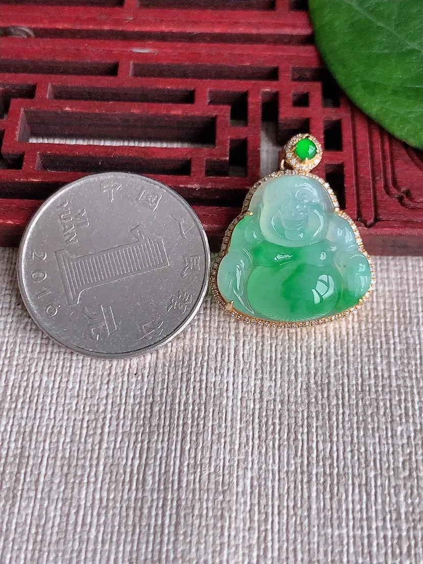 天然A货翡翠18K金伴飘绿佛公吊坠尺寸25.6×21×7裸石18.4×19.3m量4.11g 0516