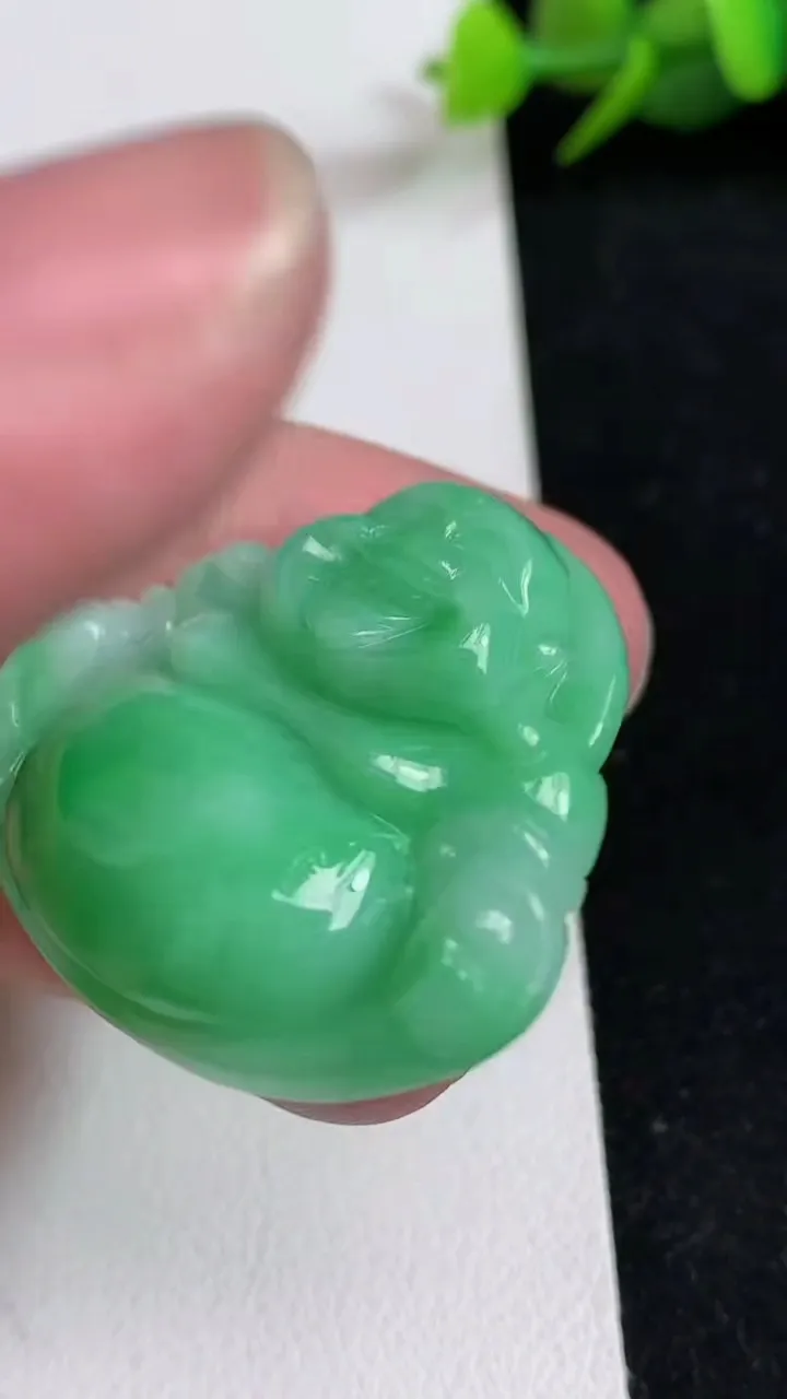 天然A货翡翠佛公吊坠，尺寸31-35-8，重量:13.50g
5月17日