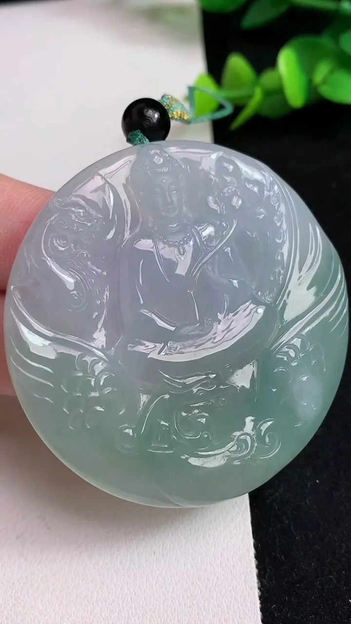 天然A货翡翠大势至观音菩萨吊坠，尺寸55.4-5.4，重量:36.97g
5月17日
