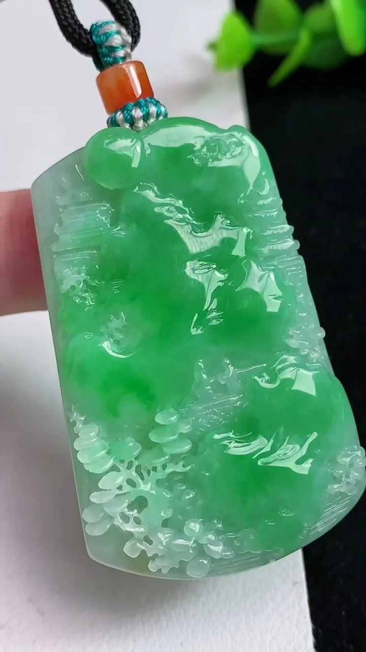天然A货翡翠山水牌吊坠，尺寸50-32.2-7，重量:32.01g
5月17日