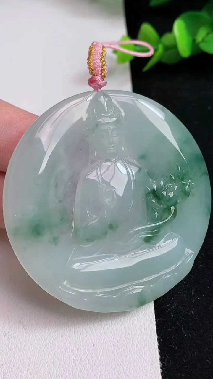 天然A货翡翠飘花大势至观音菩萨吊坠，尺寸56-4.8，重量:34.38g
5月17日