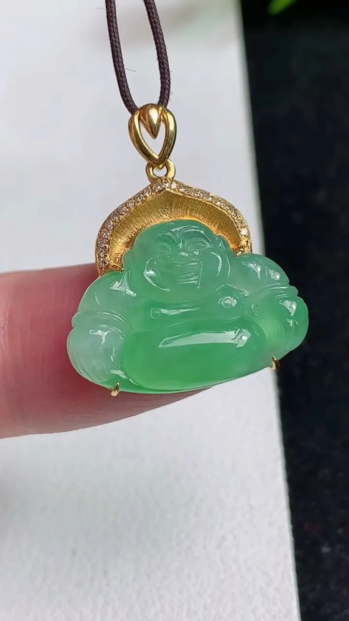 天然A货翡翠佛公吊坠，尺寸14-20.8-6.5，重量:3.85g
5月17日