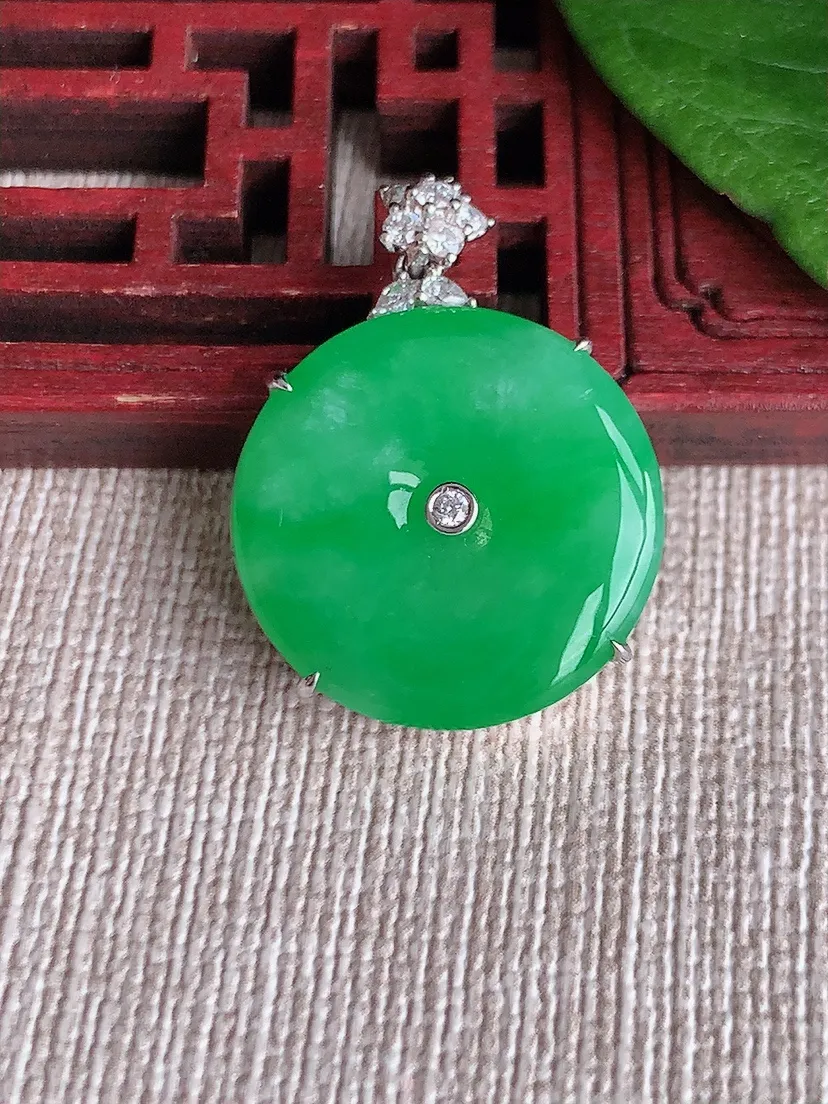 天然A货翡翠18K金伴阳绿平安扣吊坠尺寸27×20×5.2m量5.58g 0516