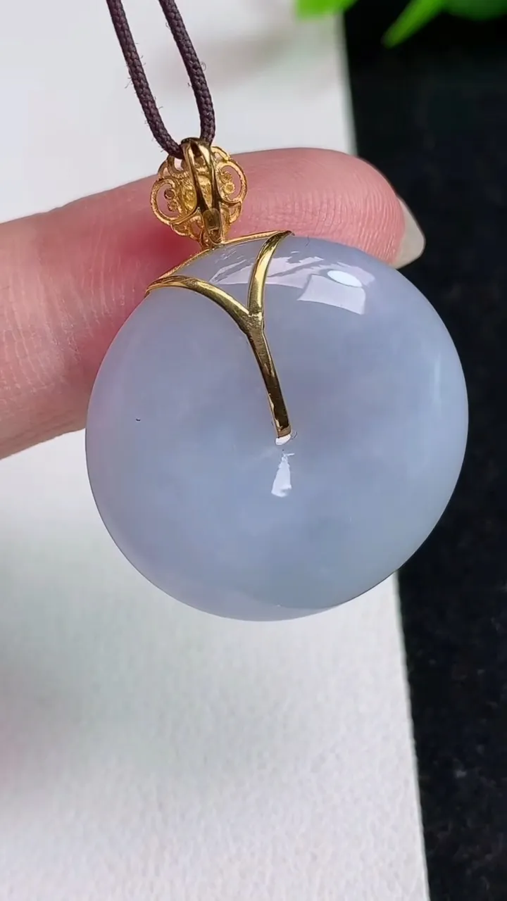 天然A货翡翠k金紫罗兰平安扣吊坠，尺寸25.2-5，重量:49.21g
5月17日