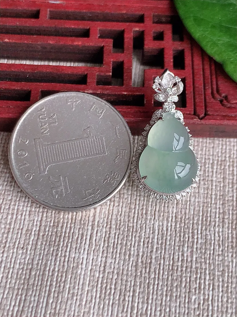 天然A货翡翠18K金伴晴水葫芦吊坠尺寸25.8×13.4×9.5裸石15.7×11m量2.72g 0516