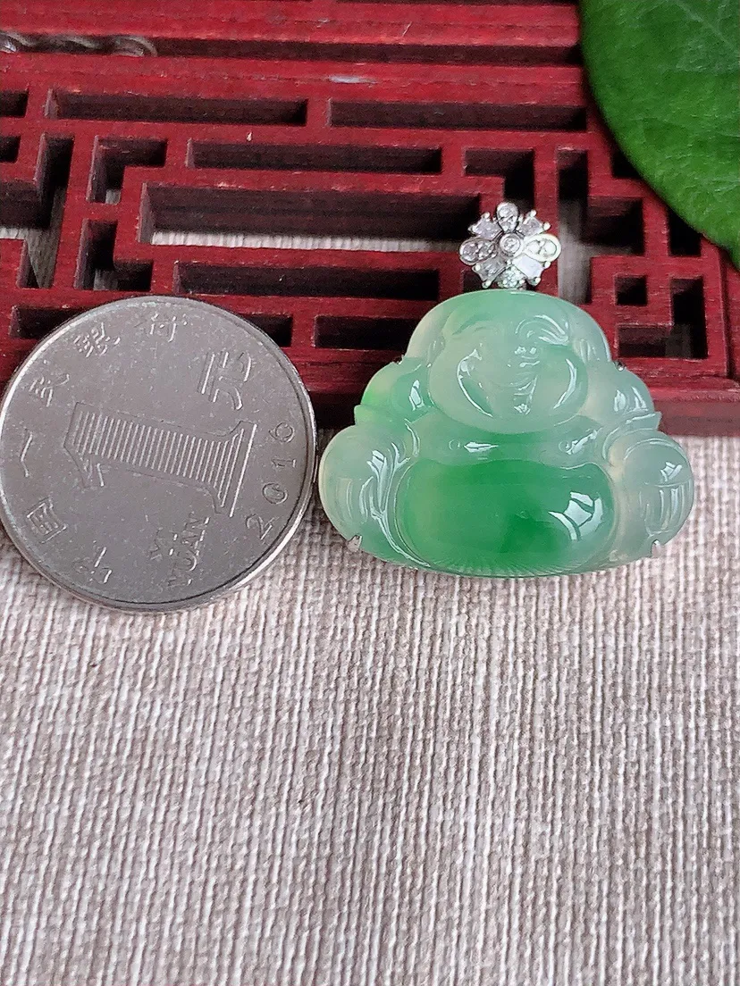 天然A货翡翠18K金伴飘绿佛公吊坠尺寸28.4×21×27.6×8.2m量8.30g 0516