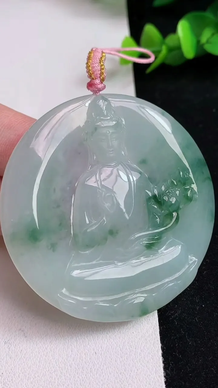 天然A货翡翠飘花大势至观音菩萨吊坠，尺寸56-4.8，重量:34.38g
5月17日