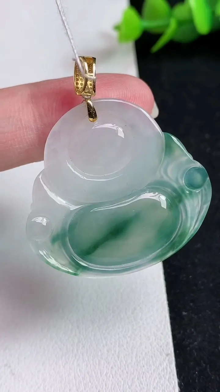 天然A货翡翠飘花佛公吊坠，尺寸31.8-35-6，重量:10.50g
5月17日