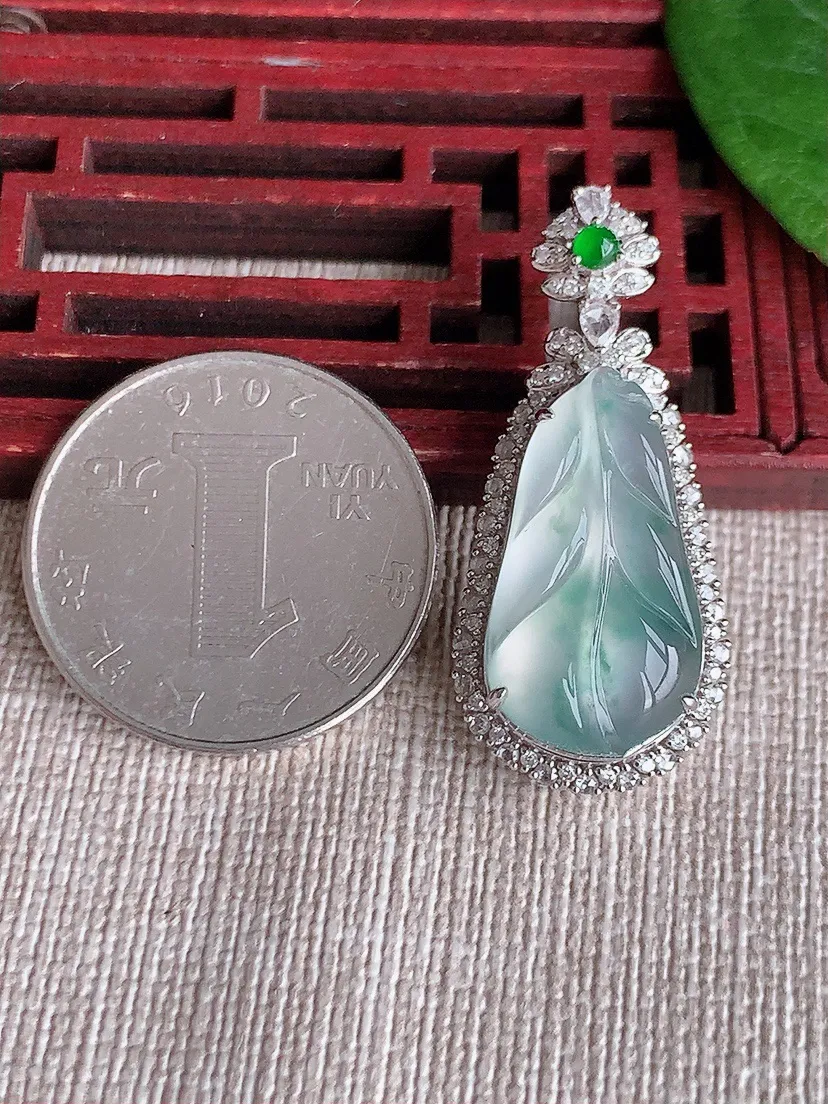 天然A货翡翠18K金伴飘花叶子金枝玉叶吊坠尺寸35.8×15.8×10.6裸石22×12m量6.55g 0516