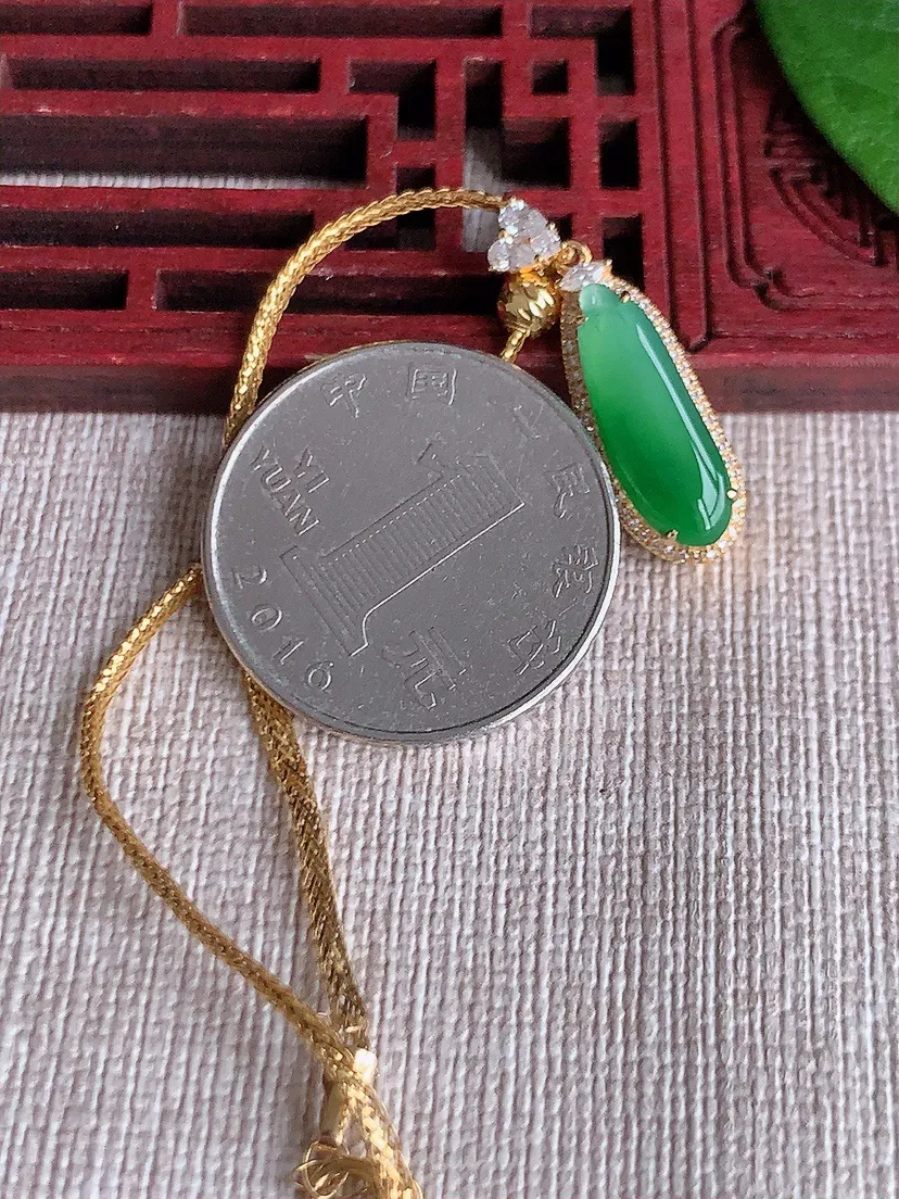 天然A货翡翠冰种18K金伴钻镶嵌满绿福瓜手链 尺寸16.7×5.7×5.6mm 重量2.54g 0516
