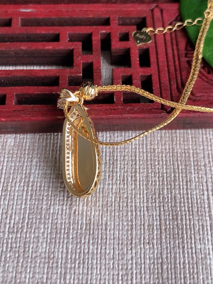 天然A货翡翠冰种18K金伴钻镶嵌满绿福瓜手链 尺寸16.7×5.7×5.6mm 重量2.54g 05