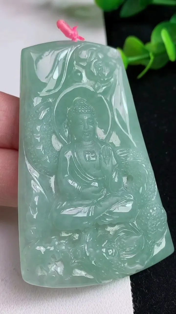 天然A货翡翠祥龙阿弥陀佛吊坠，尺寸72-46-6，重量:39.03g
5月17日