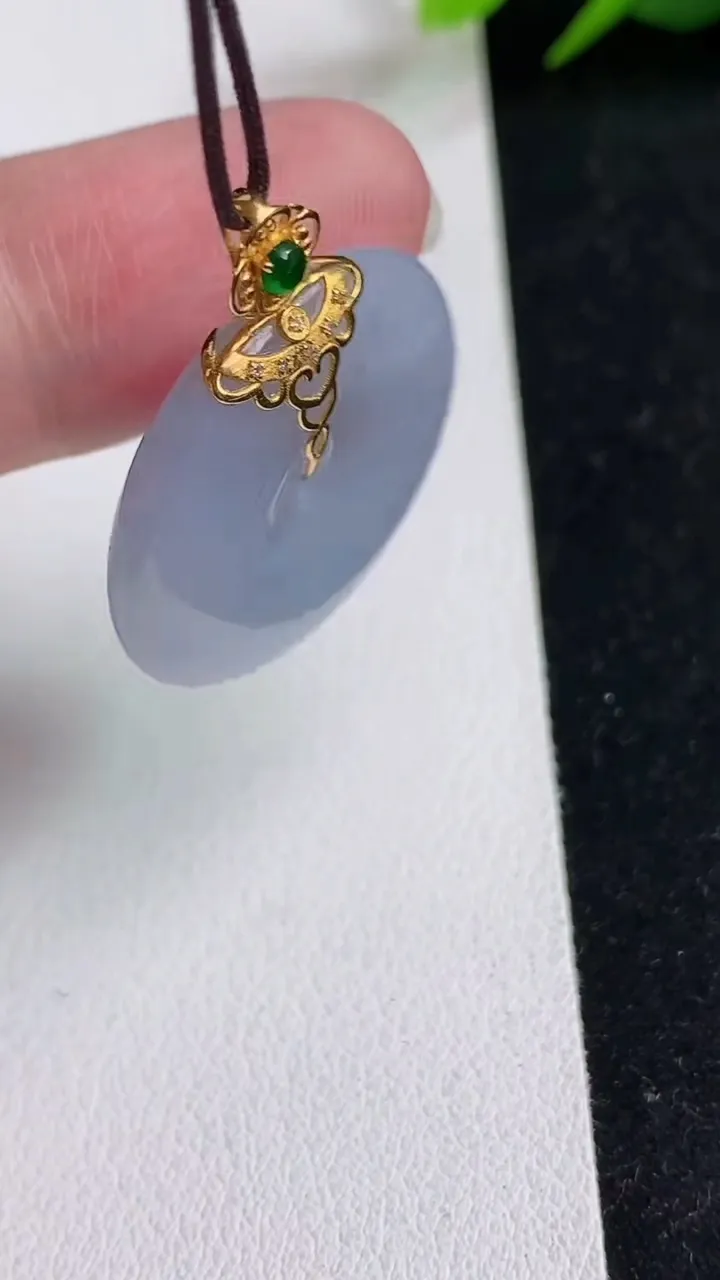天然A货翡翠k金紫罗兰平安扣吊坠，尺寸25.2-5，重量:49.21g
5月17日