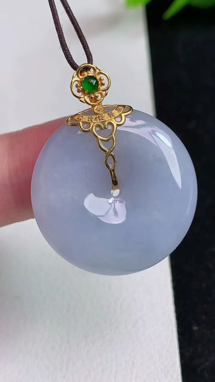 天然A货翡翠k金紫罗兰平安扣吊坠，尺寸25.2-5，重量:49.21g
5月17日