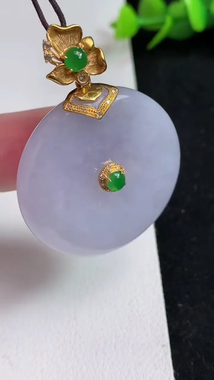 天然A货翡翠k金紫罗兰平安扣吊坠，尺寸34-7.5，重量:21.47g
5月17日