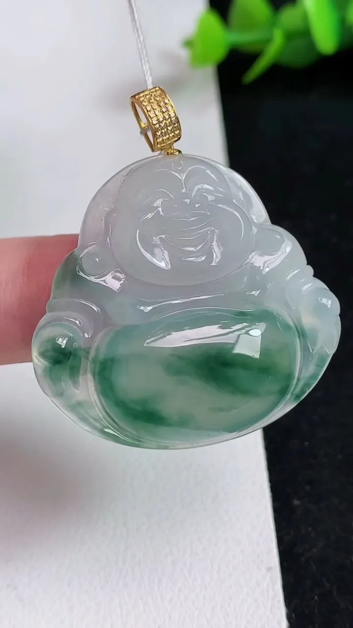 天然A货翡翠飘花佛公吊坠，尺寸31.8-35-6，重量:10.50g
5月17日