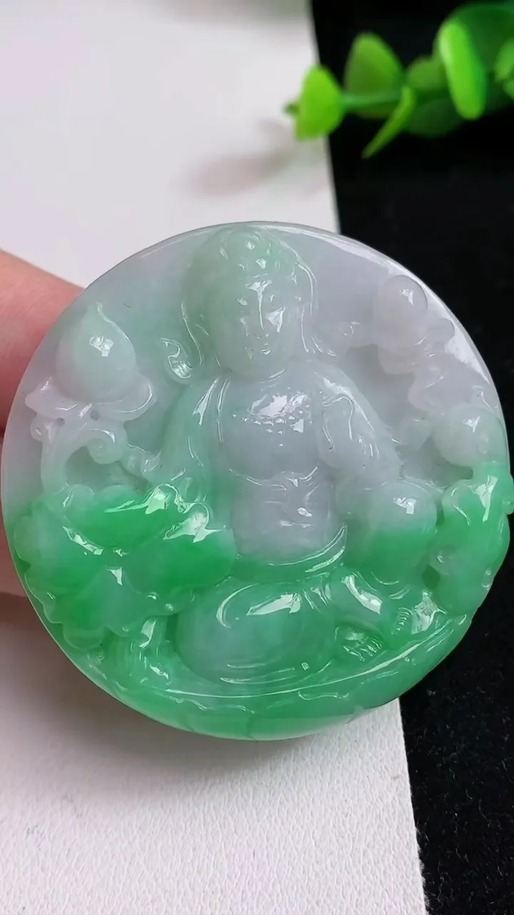 天然A货翡翠观音菩萨吊坠，尺寸50-9，重量:45.20g
5月17日