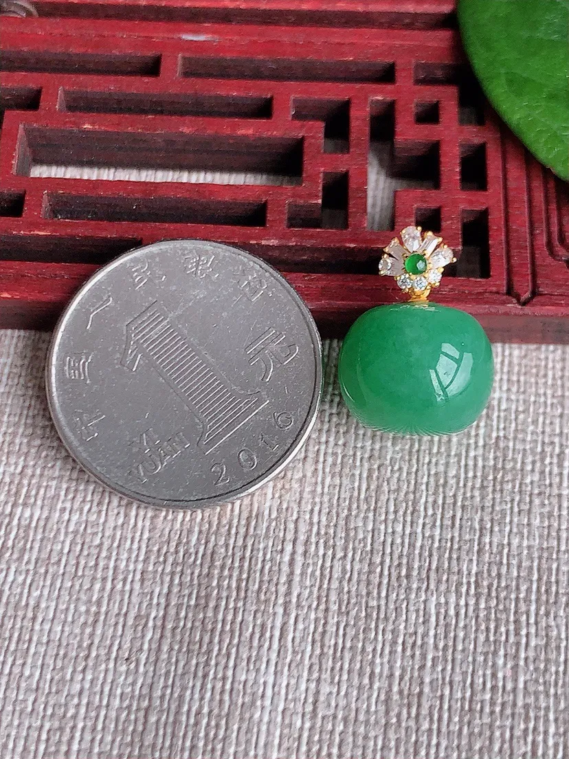 天然A货翡翠18K金伴满绿路路通吊坠 尺寸18×11×13.4m量4.60g 0516