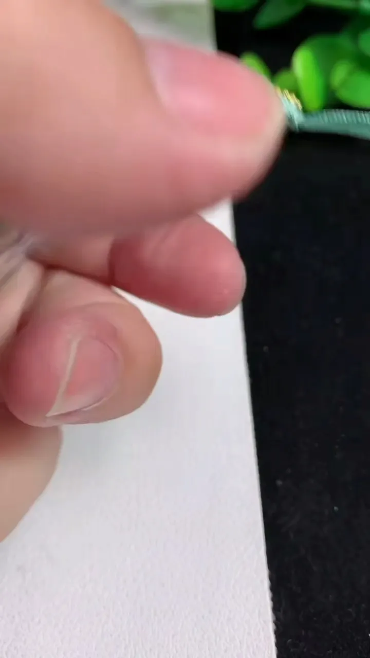 天然A货翡翠大势至观音菩萨吊坠，尺寸55.4-5.4，重量:36.97g
5月17日