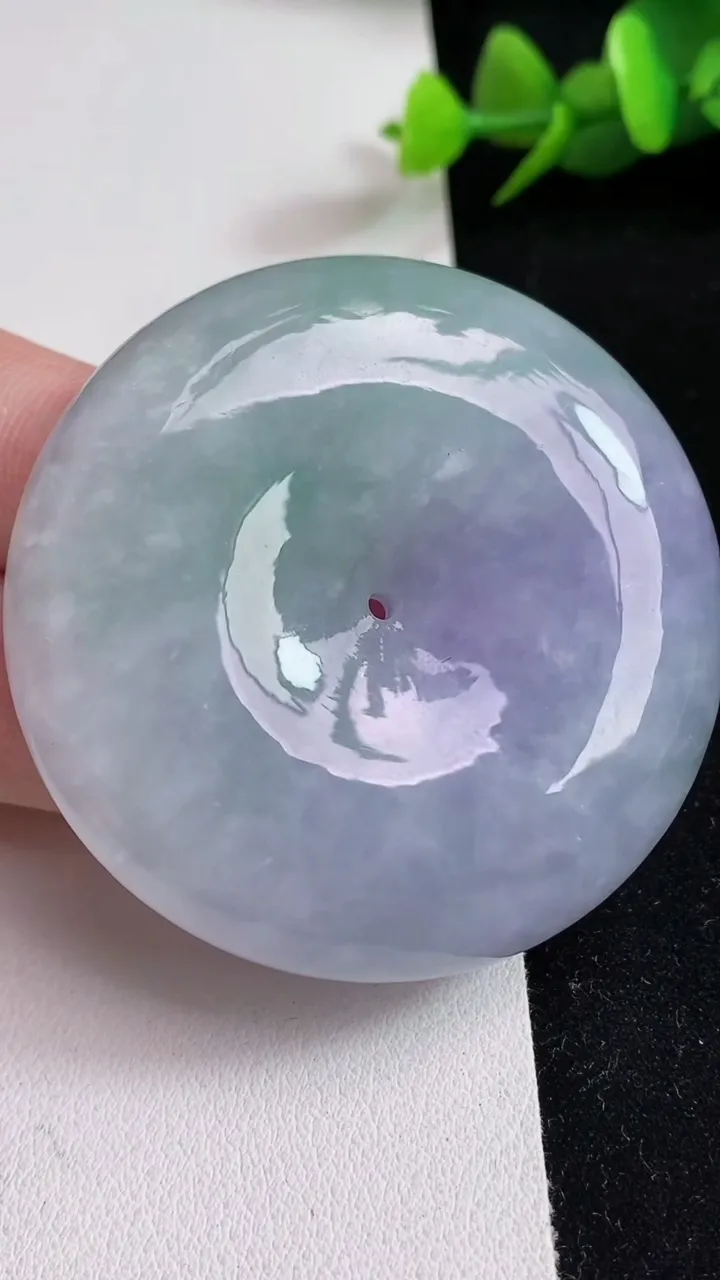 天然A货翡翠春带彩 紫罗兰平安扣吊坠，尺寸51-13，重量:73.85g
5月17日