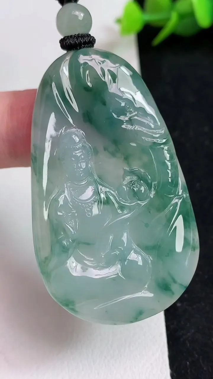天然A货翡翠飘花普贤菩萨吊坠，尺寸50.2-30.5-5.3，重量:21.06g
5月17日