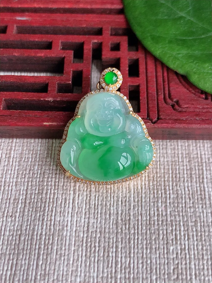 天然A货翡翠18K金伴飘绿佛公吊坠尺寸25.6×21×7裸石18.4×19.3m量4.11g 0516
