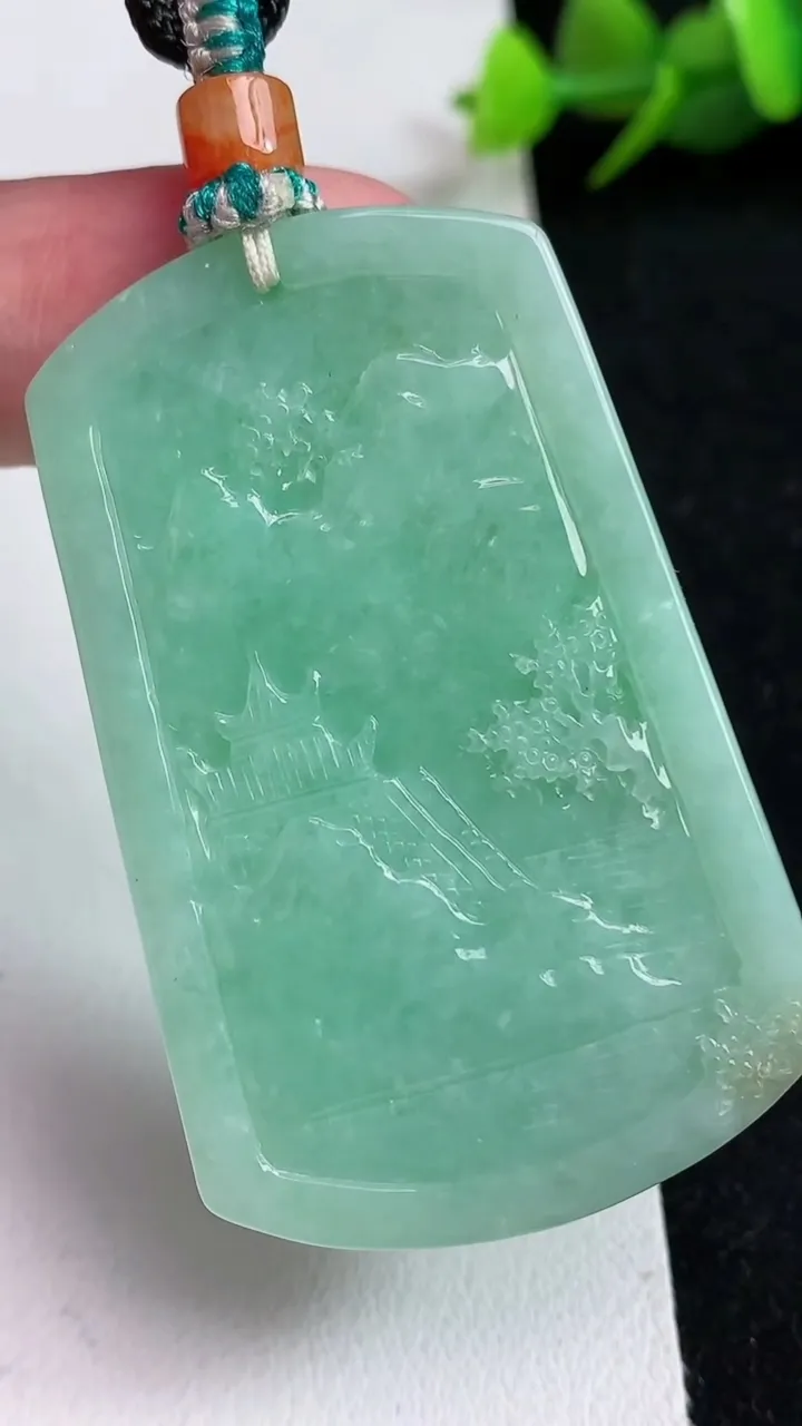 天然A货翡翠山水牌吊坠，尺寸50-32.2-7，重量:32.01g
5月17日