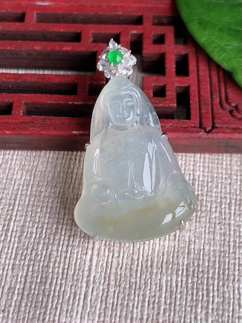 天然A货翡翠18K金伴飘黄翡正装观音吊坠尺寸35.6×27.6×20.6×7m量6.82g 0516