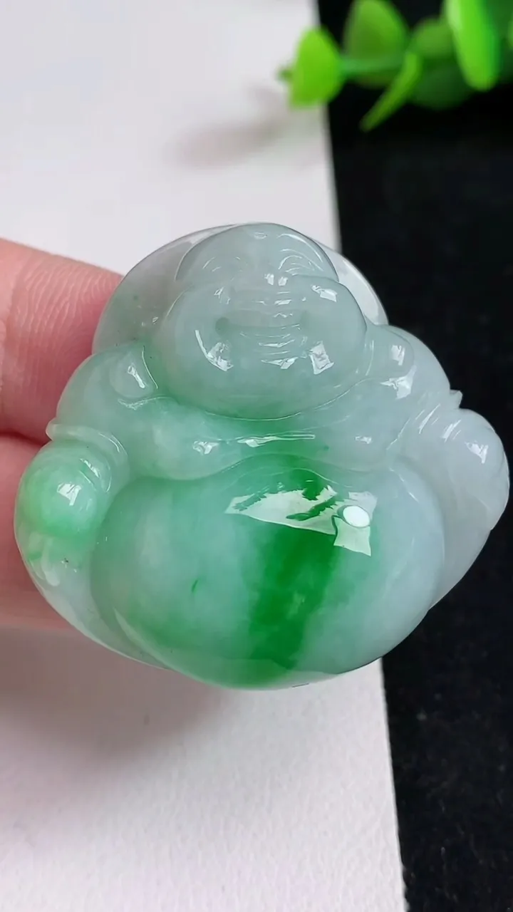 天然A货翡翠佛公吊坠，尺寸37-40-12.6，重量:29.35g
5月17日
