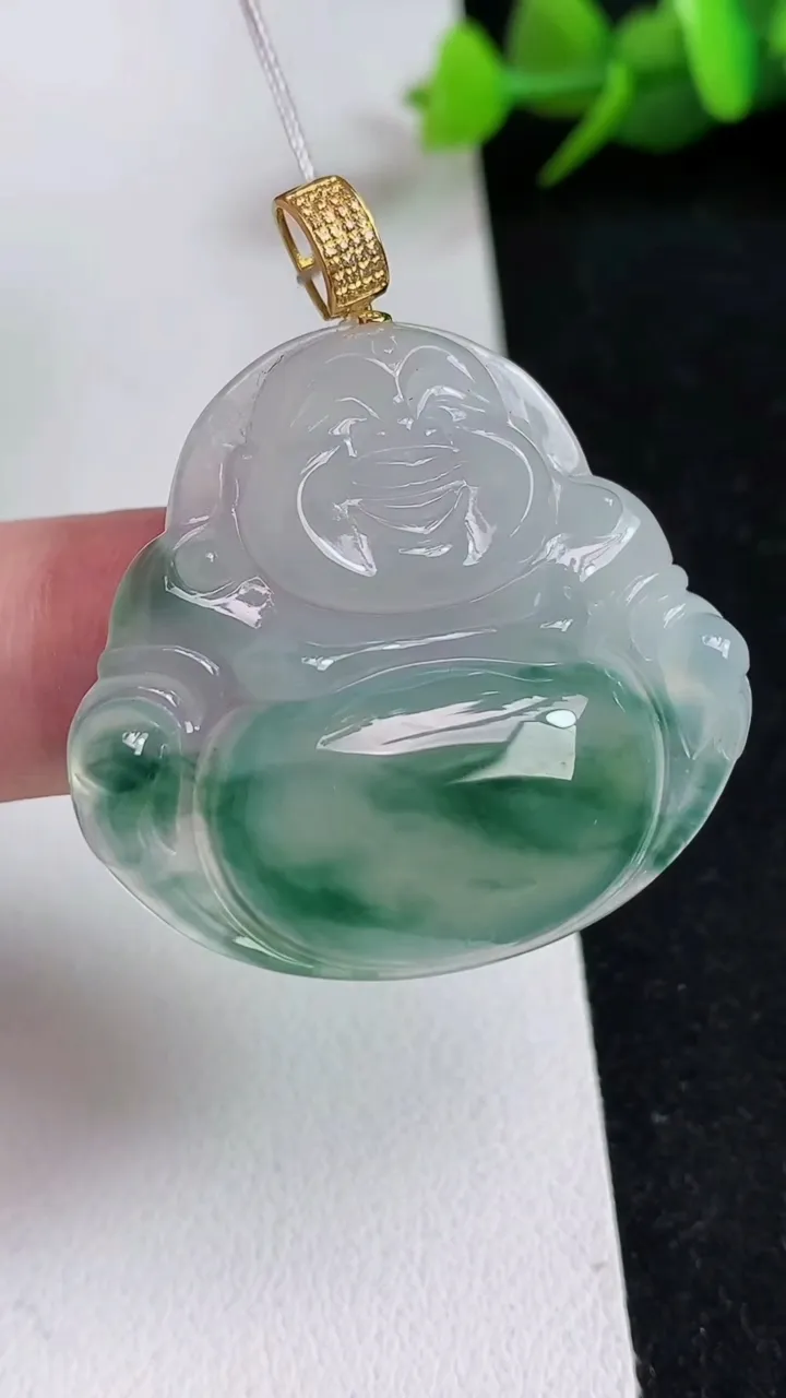 天然A货翡翠飘花佛公吊坠，尺寸31.8-35-6，重量:10.50g
5月17日