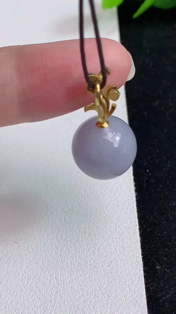 天然A货翡翠k金紫罗兰圆珠吊坠，尺寸13.8，重量:5.24g
5月17日