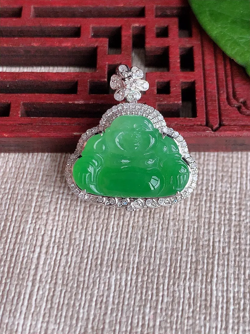 天然A货翡翠18K金伴满绿佛公吊坠尺寸24.6×21.7×7裸石13×18.3m量4.30g 0516