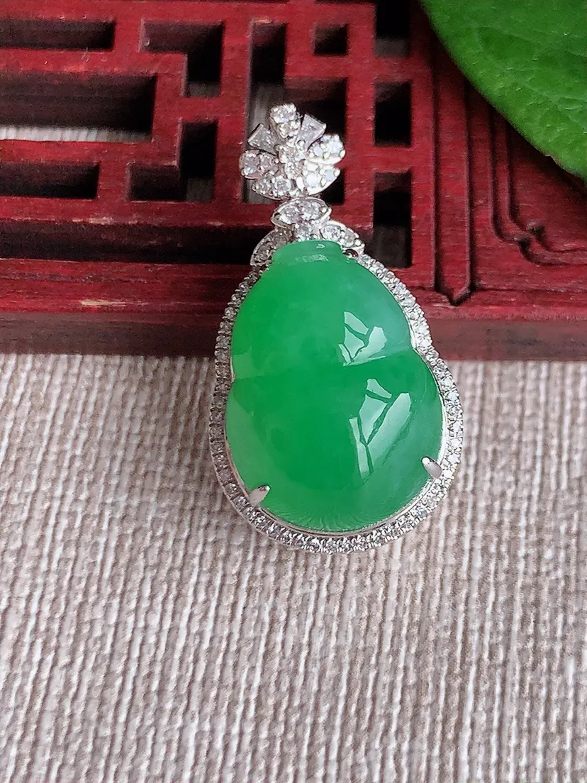 天然A货翡翠18K金伴阳绿葫芦吊坠尺寸27.8×15.3×11裸石17×12.5m量5.53g 0516