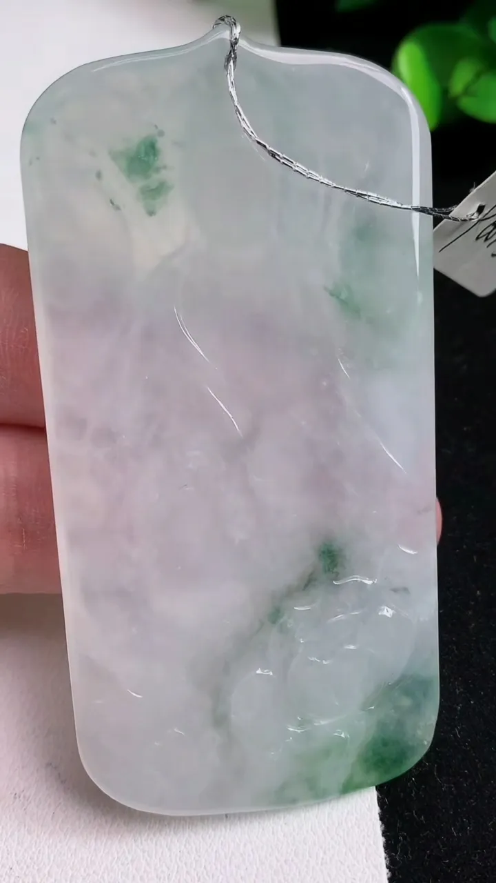 天然A货翡翠飘花普贤菩萨吊坠，尺寸79-40-6.3，重量:49.89g
5月17日