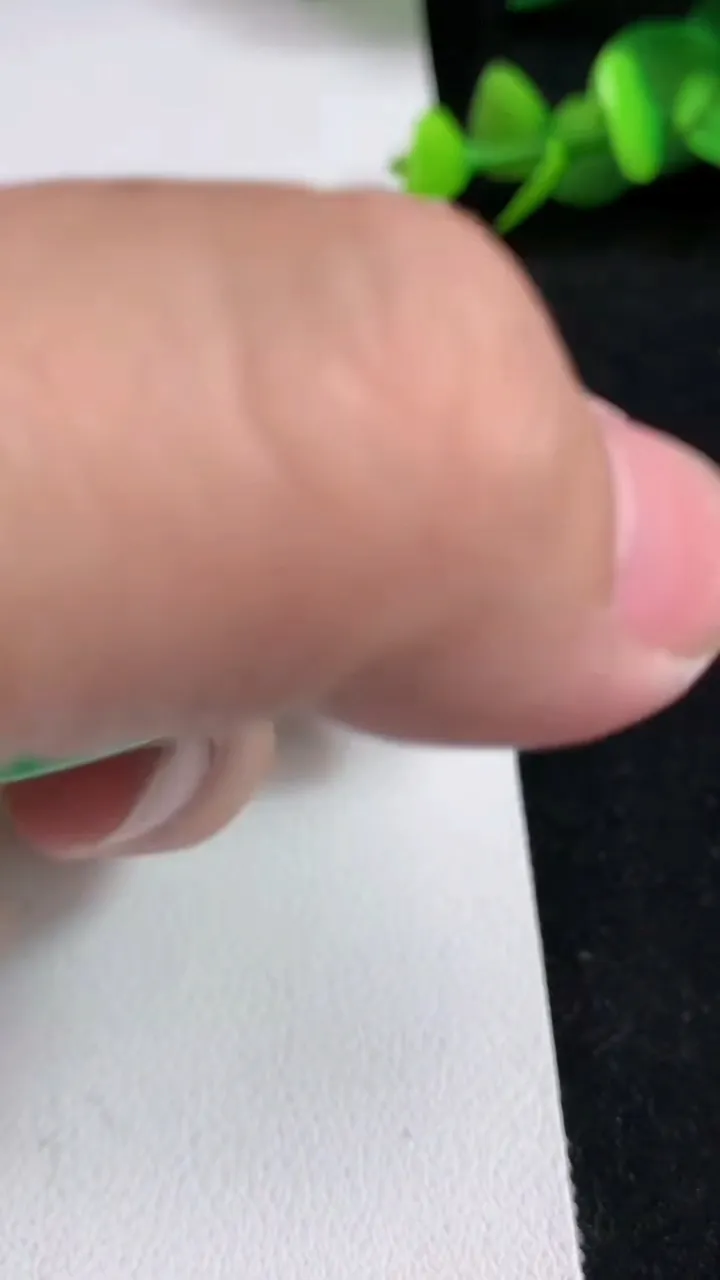 天然A货翡翠龙牌吊坠，尺寸54-6，重量:40.69g
5月17日