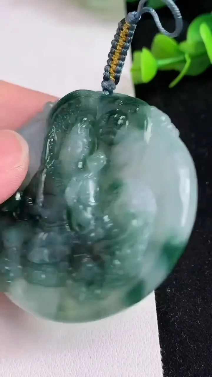 天然A货翡翠飘花祥龙虚空藏观音菩萨吊坠，尺寸52-5.7，重量:29.84g
5月17日