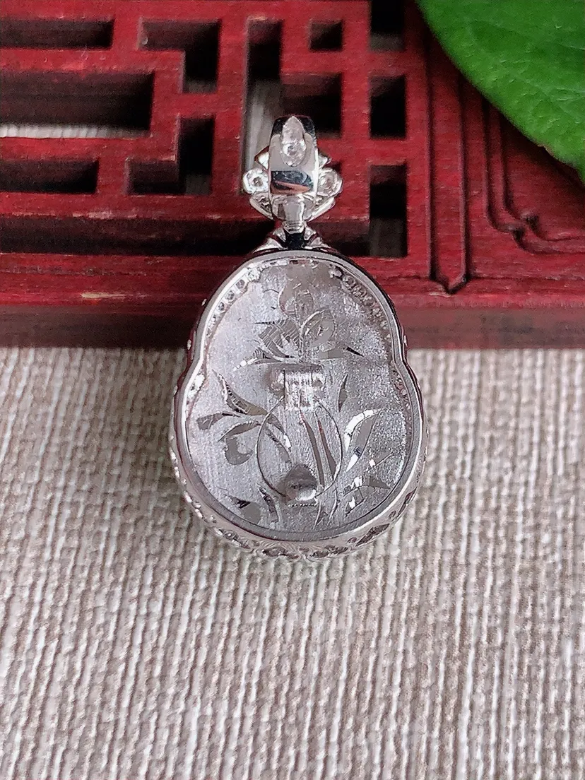 天然A货翡翠18K金伴阳绿葫芦吊坠尺寸27.8×15.3×11裸石17×12.5m量5.53g 05